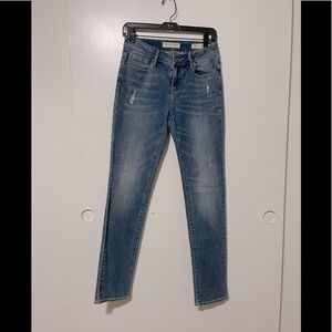 New Bullhead medium blue low rise skinny jeans